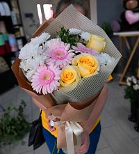 Букет цветов из:  Герберы, Розы и Хризантемы в Варениковской