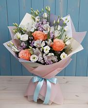 Букет цветов из:  Лизиантусы, Розы, Альстромерии и Гипсофила в Варениковской