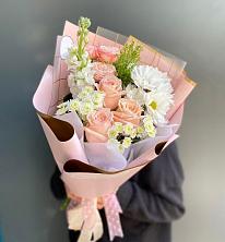 Букет цветов из:  Хризантемы и Розы в Варениковской