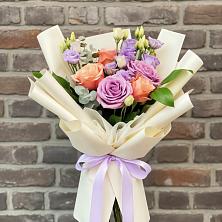 Букет цветов из:  Лизиантусы и Розы в Варениковской